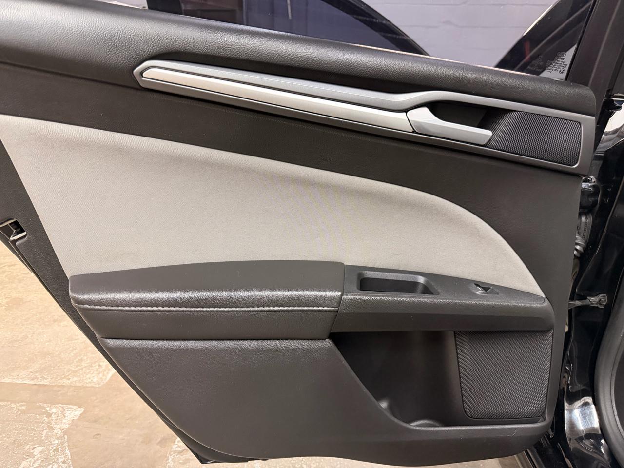Ford Fusion S 2016