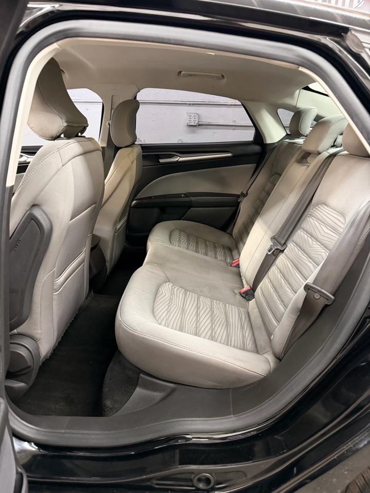 Ford Fusion S 2016
