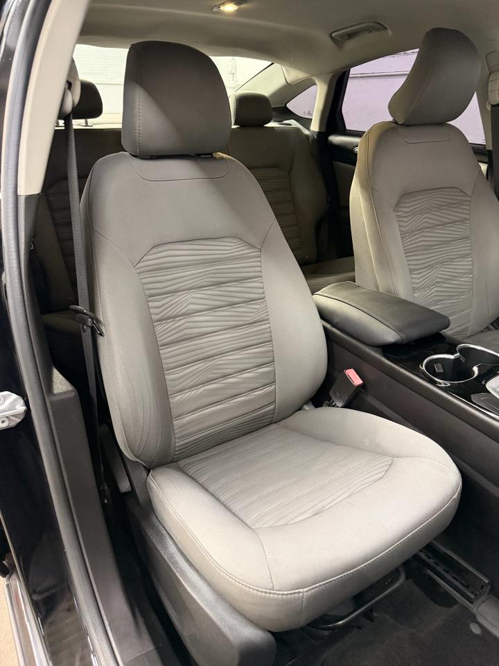 Ford Fusion S 2016