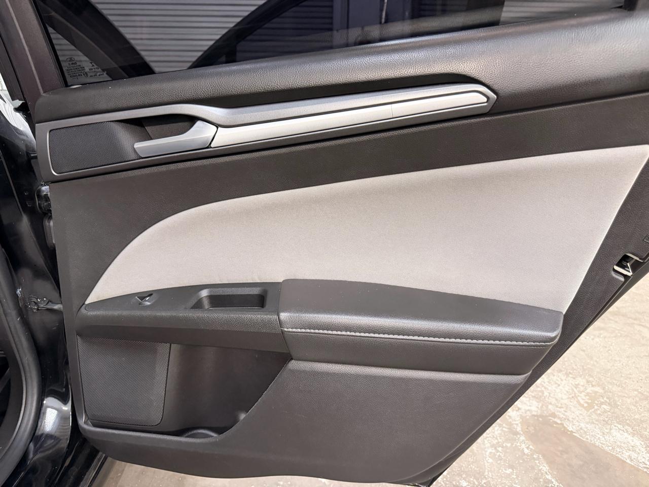 Ford Fusion S 2016