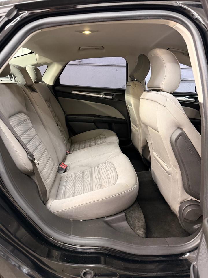 Ford Fusion S 2016