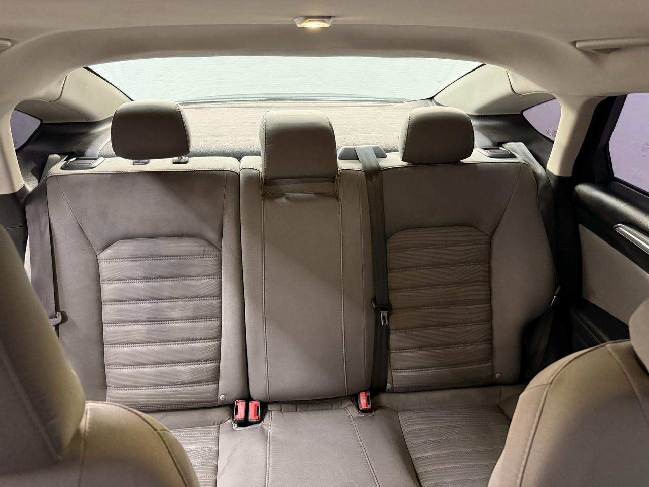 Ford Fusion S 2016