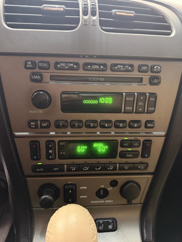 Ford Thunderbird Deluxe 2004