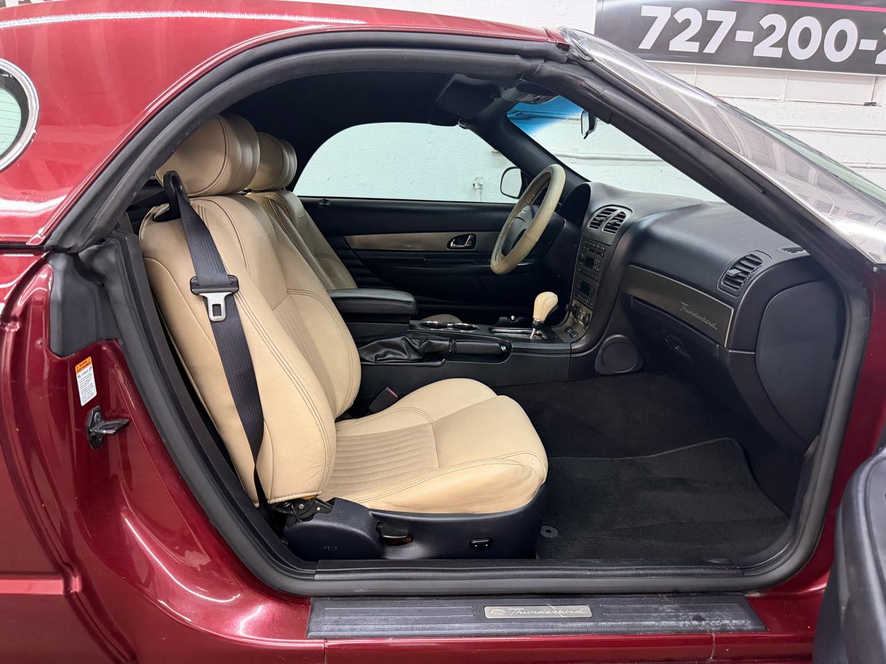 Ford Thunderbird Deluxe 2004