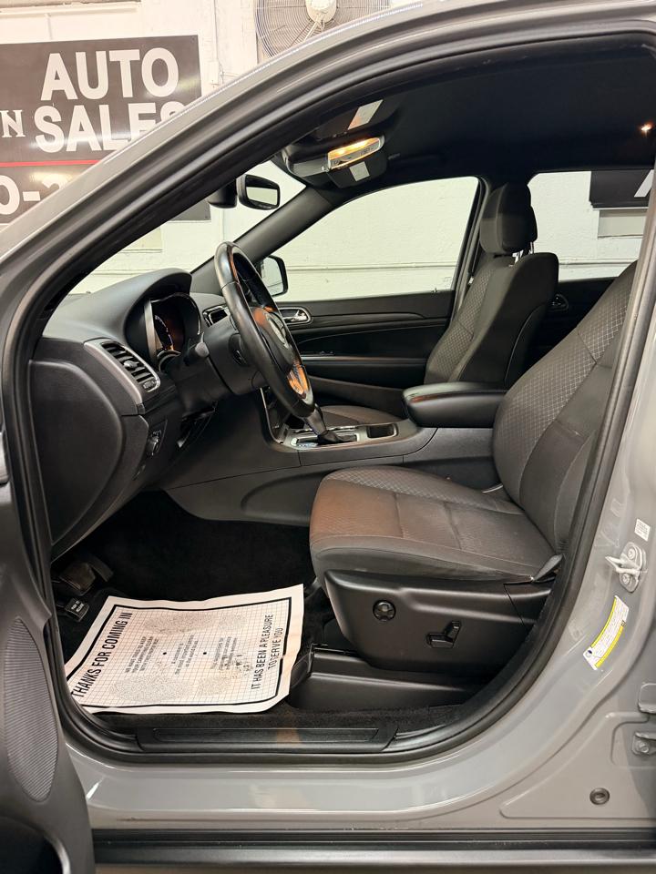 Jeep Grand Cherokee Laredo 2WD 2019