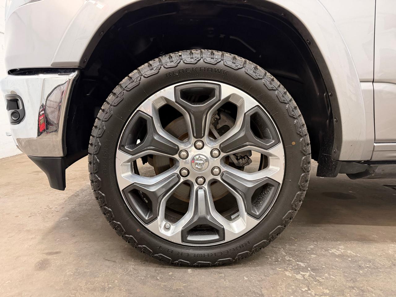 View vehicle photo 7