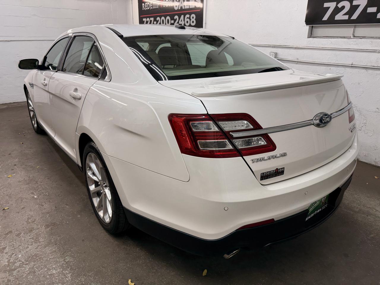 Ford Taurus Limited FWD 2016