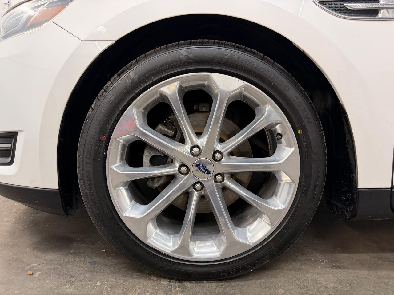 Ford Taurus Limited FWD 2016