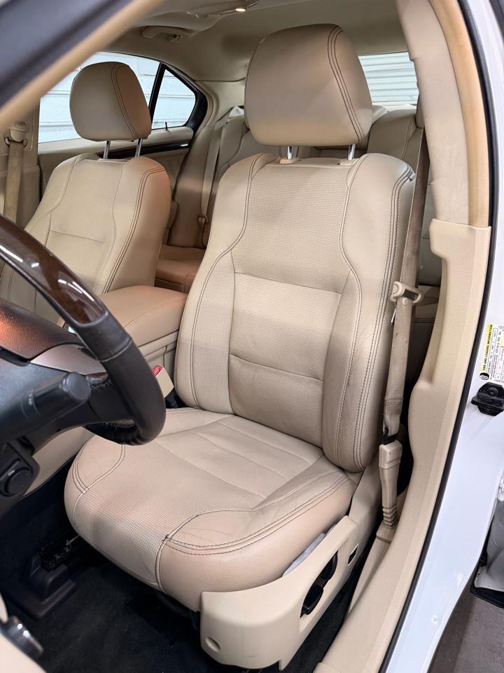 Ford Taurus Limited FWD 2016