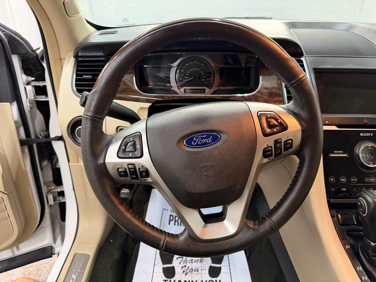 Ford Taurus Limited FWD 2016
