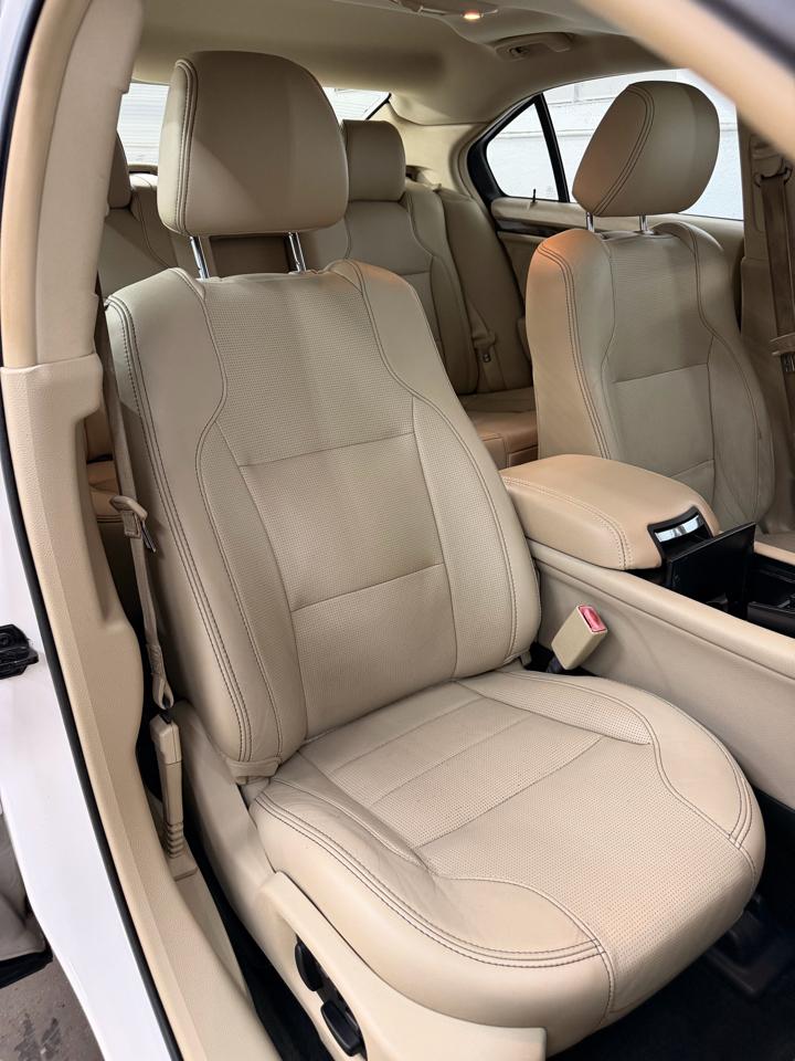 Ford Taurus Limited FWD 2016