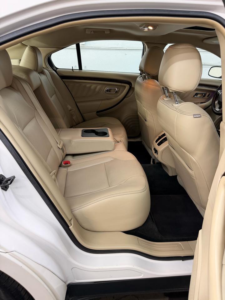 Ford Taurus Limited FWD 2016