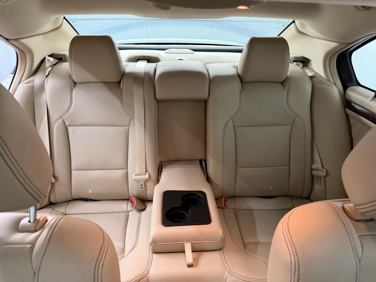 Ford Taurus Limited FWD 2016