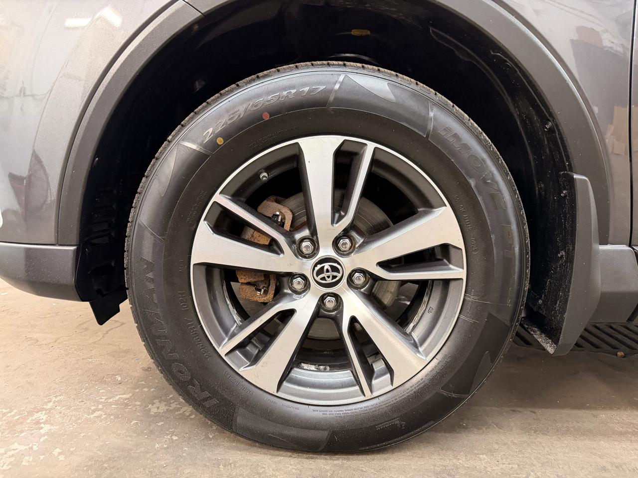 Toyota RAV4 XLE AWD 2017