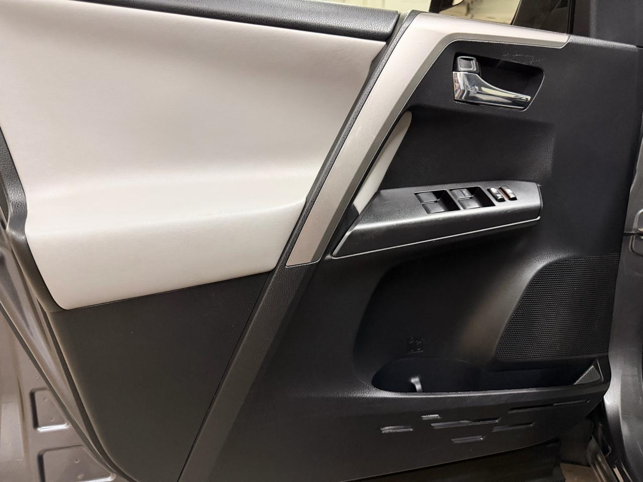 Toyota RAV4 XLE AWD 2017