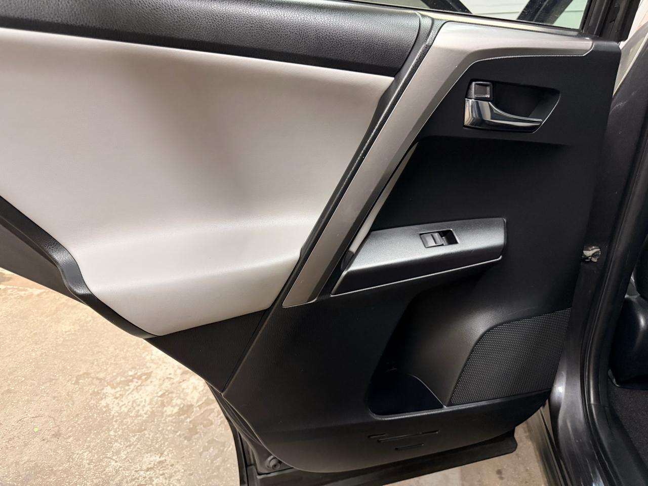 Toyota RAV4 XLE AWD 2017
