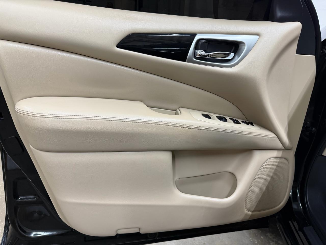 Nissan Pathfinder SV 2WD 2018