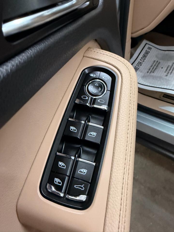 Porsche Macan  2020