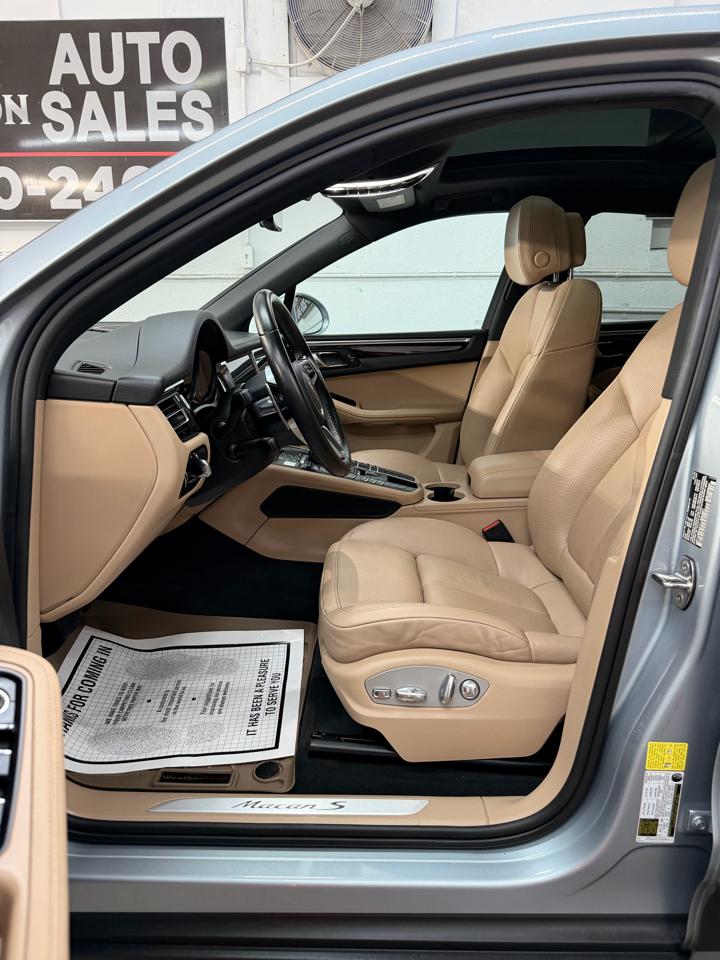 Porsche Macan  2020