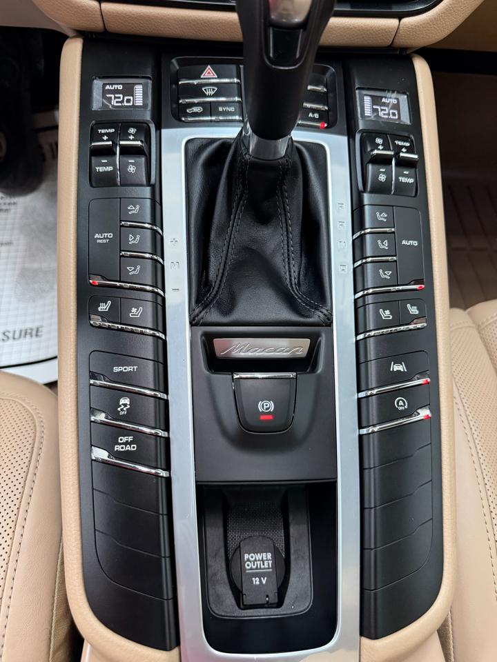 Porsche Macan  2020