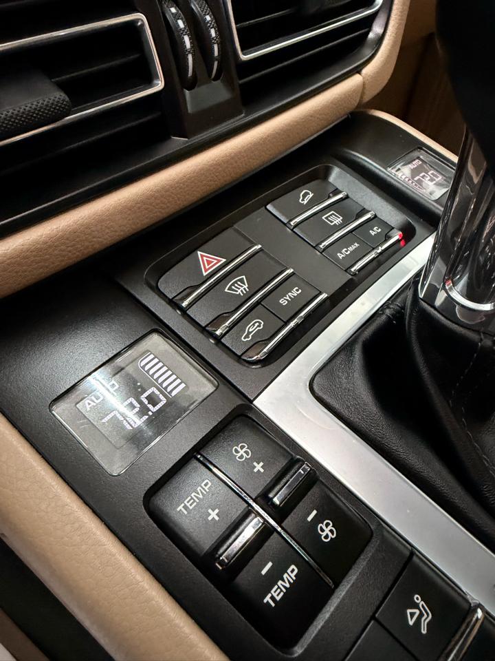 Porsche Macan  2020