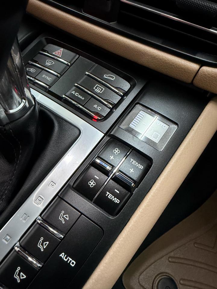 Porsche Macan  2020