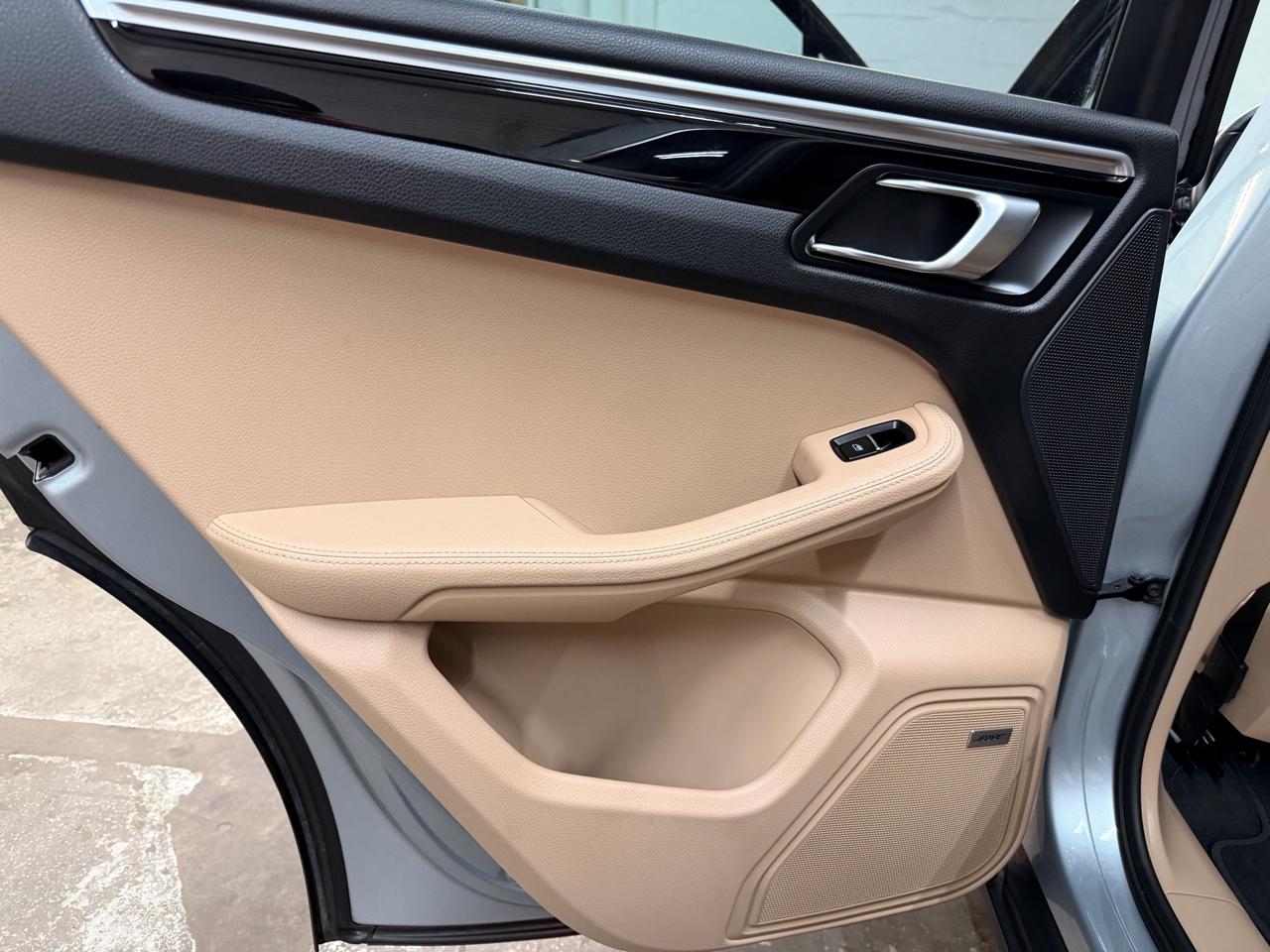 Porsche Macan  2020