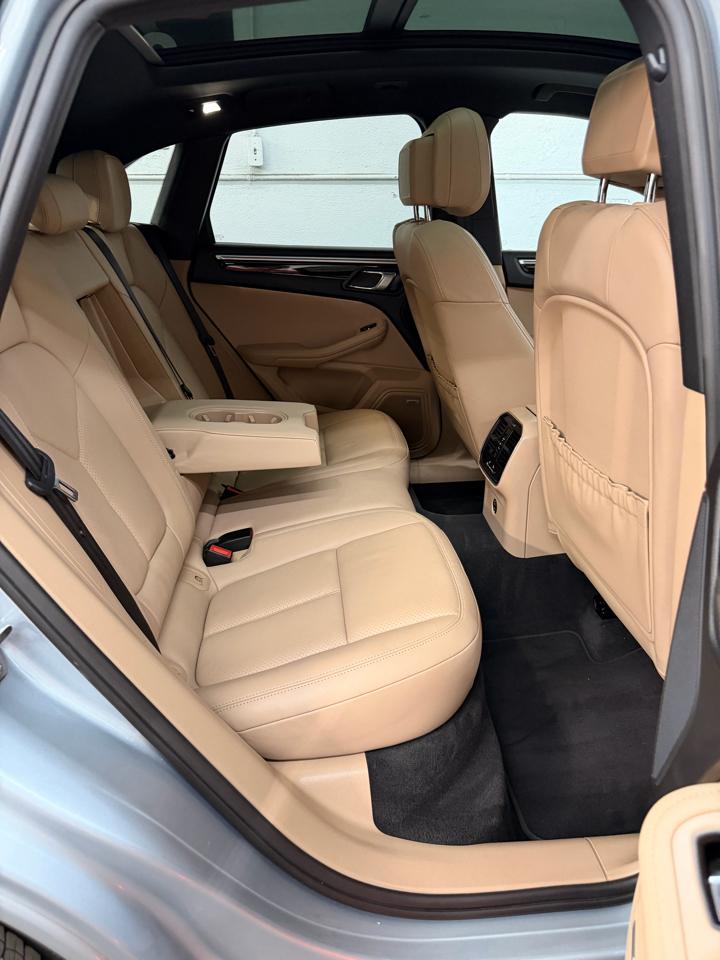 Porsche Macan  2020
