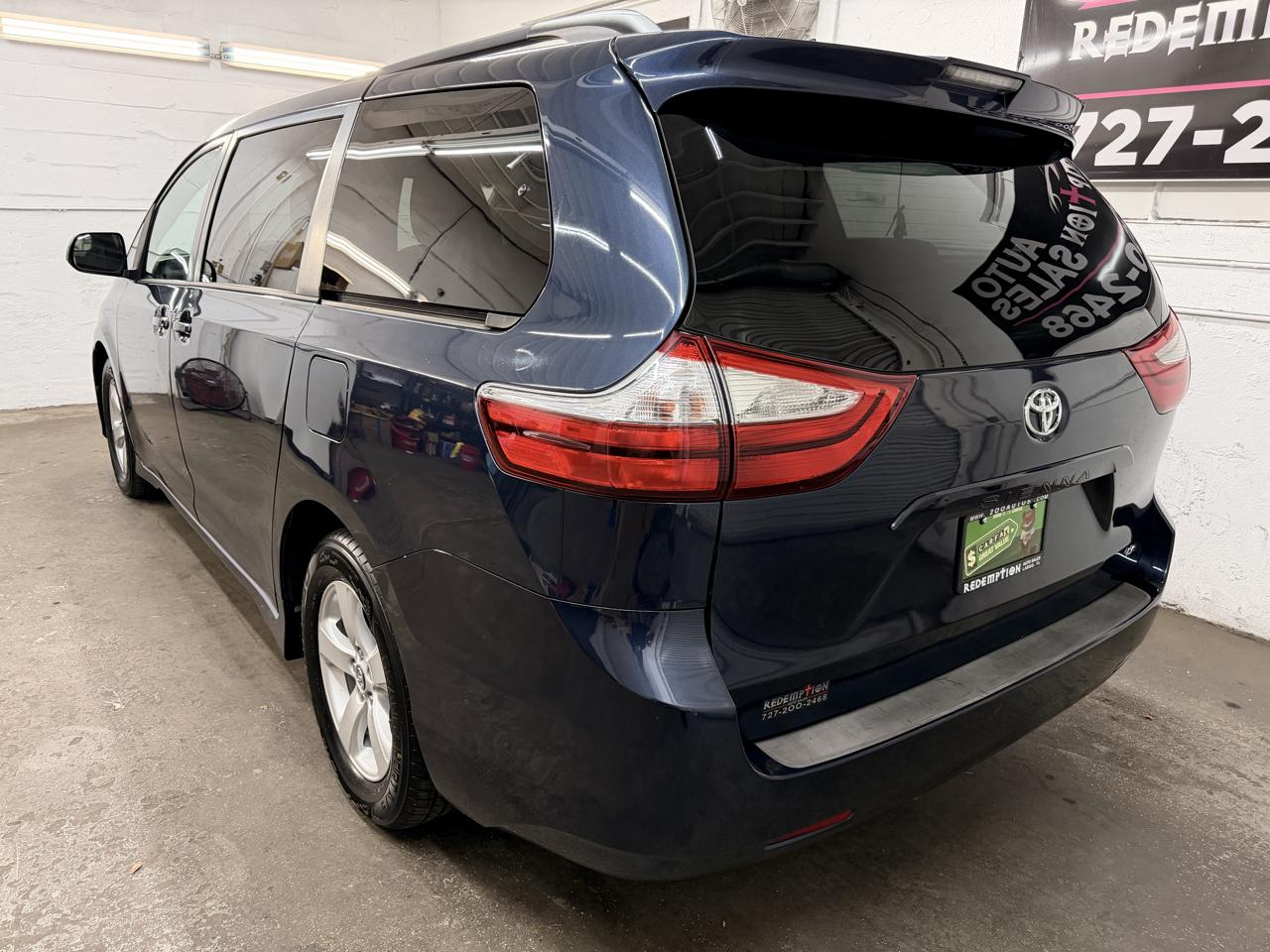 Toyota Sienna LE 8-Passenger 2018