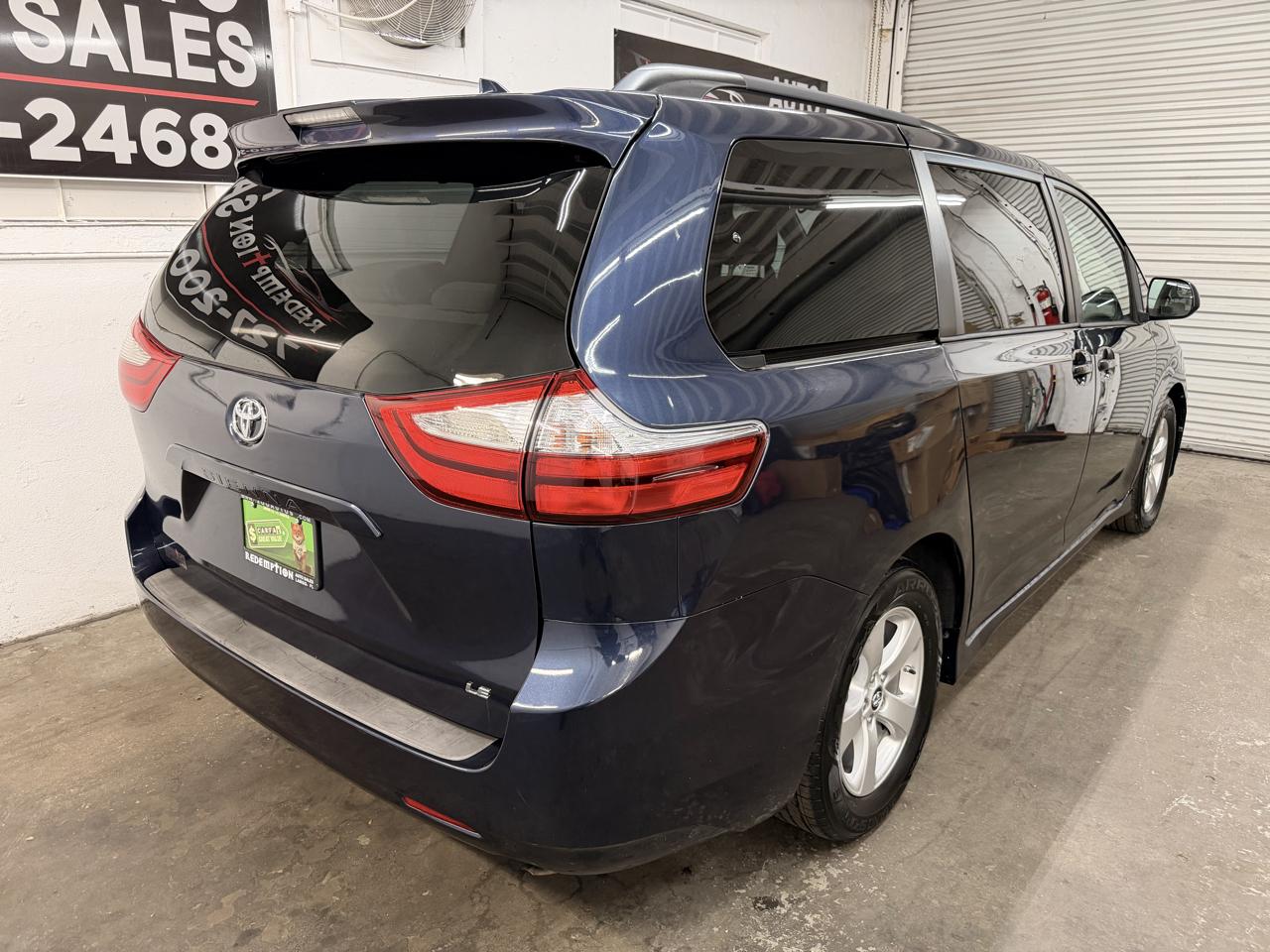 Toyota Sienna LE 8-Passenger 2018