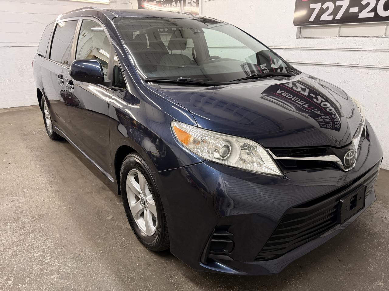Toyota Sienna LE 8-Passenger 2018