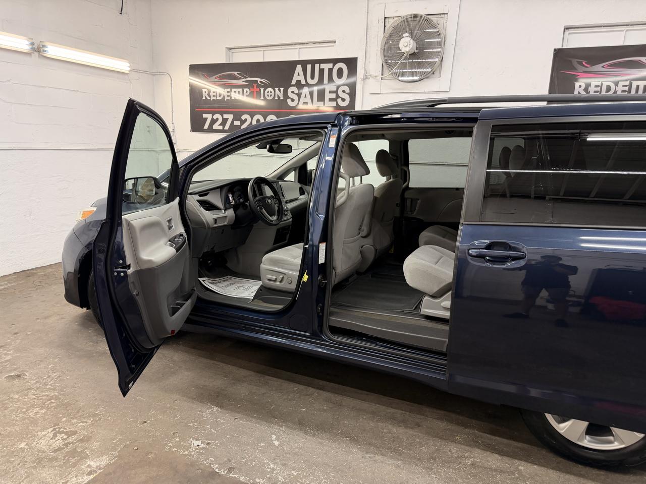 Toyota Sienna LE 8-Passenger 2018
