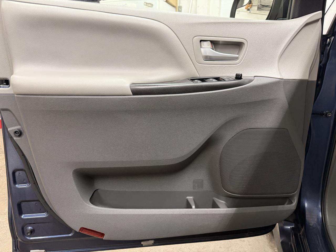 Toyota Sienna LE 8-Passenger 2018
