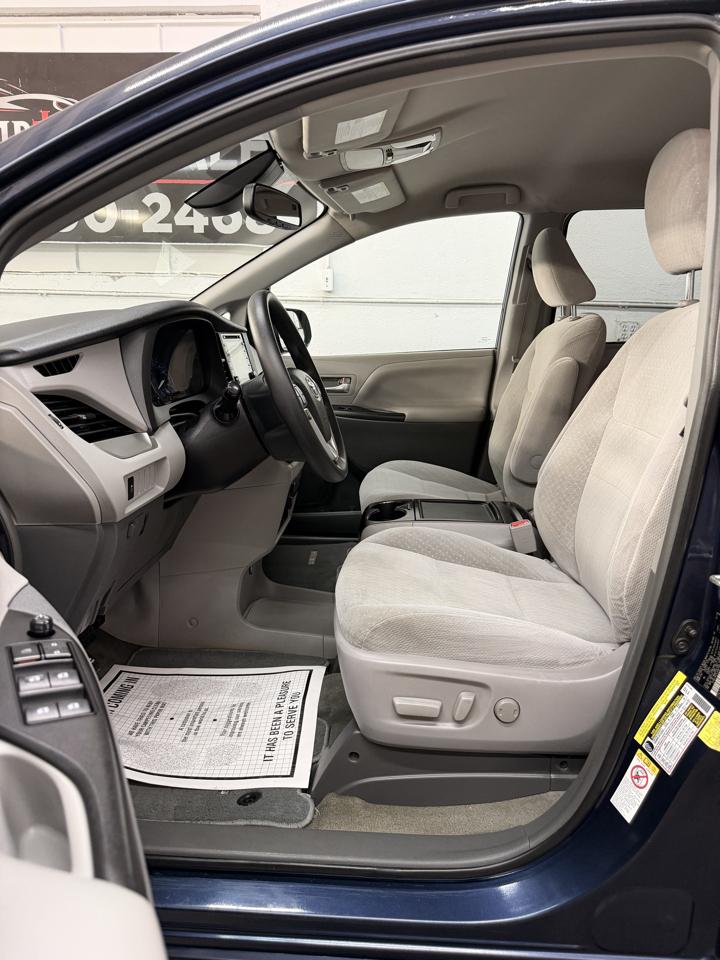 Toyota Sienna LE 8-Passenger 2018
