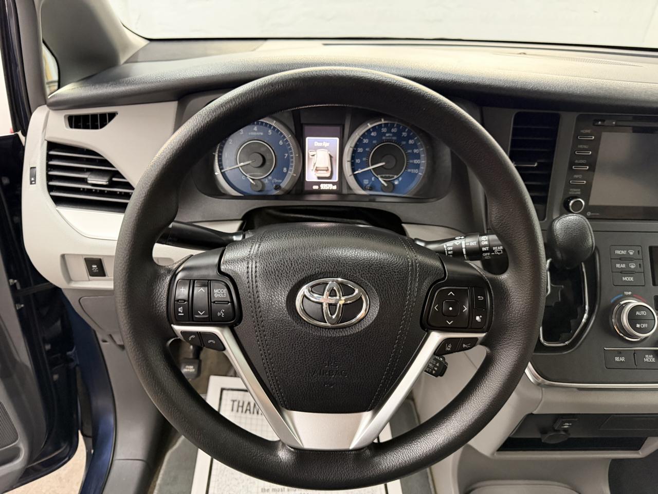 Toyota Sienna LE 8-Passenger 2018