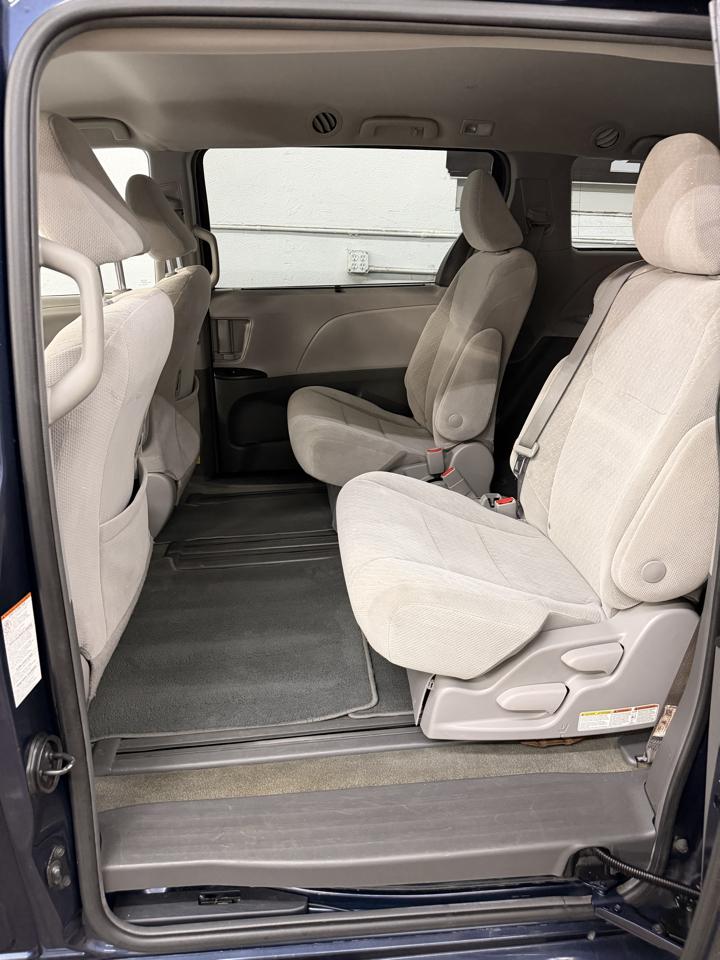 Toyota Sienna LE 8-Passenger 2018
