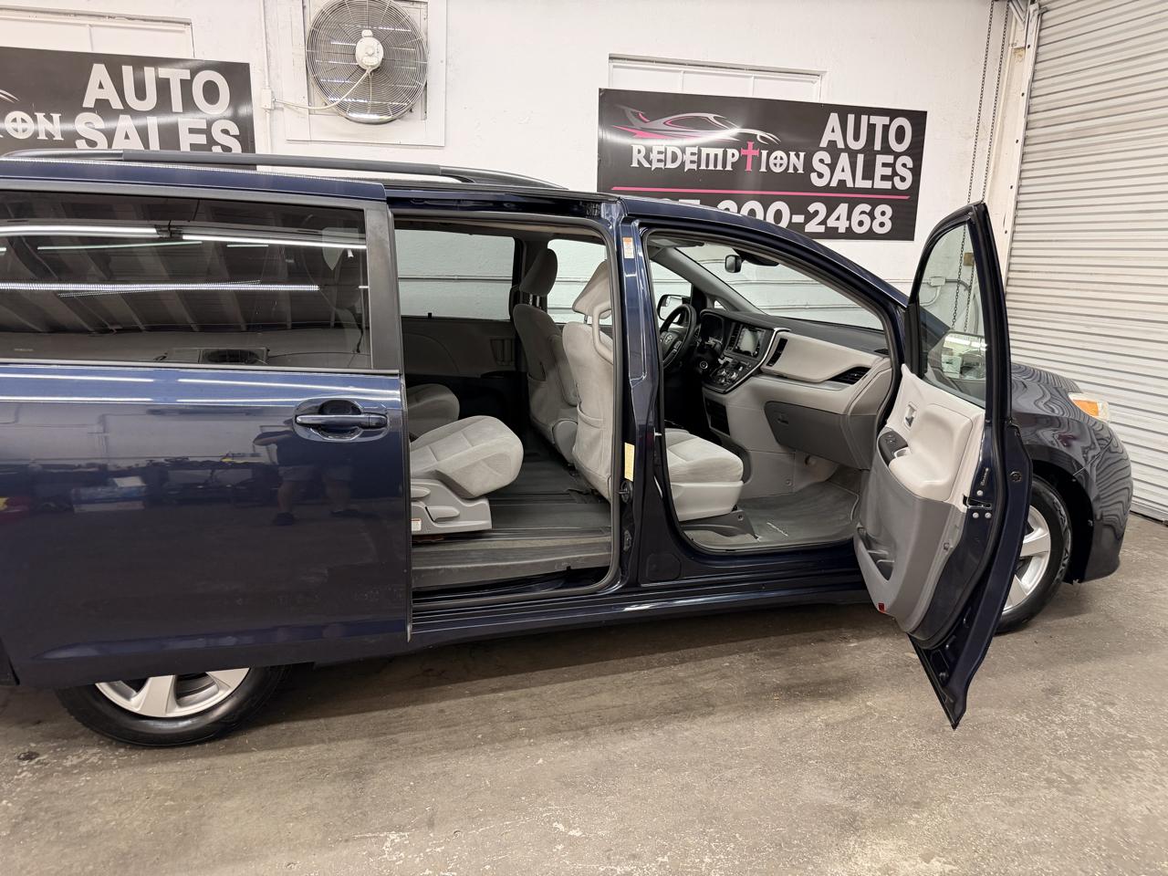 Toyota Sienna LE 8-Passenger 2018