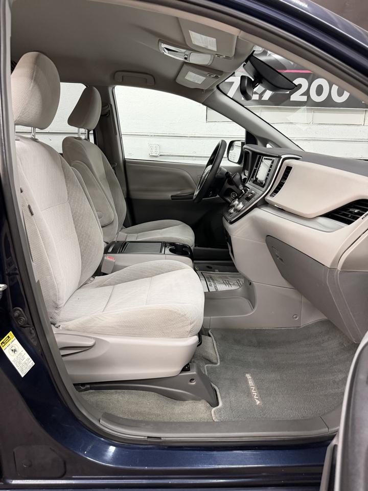 Toyota Sienna LE 8-Passenger 2018