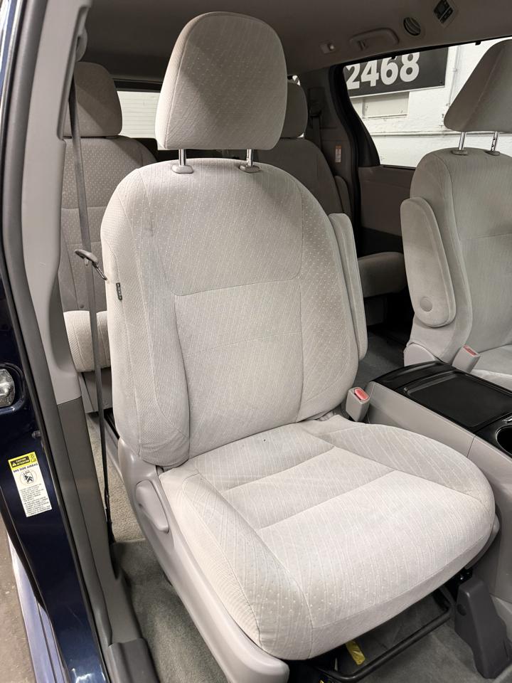 Toyota Sienna LE 8-Passenger 2018