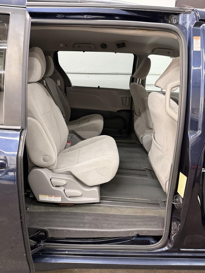Toyota Sienna LE 8-Passenger 2018