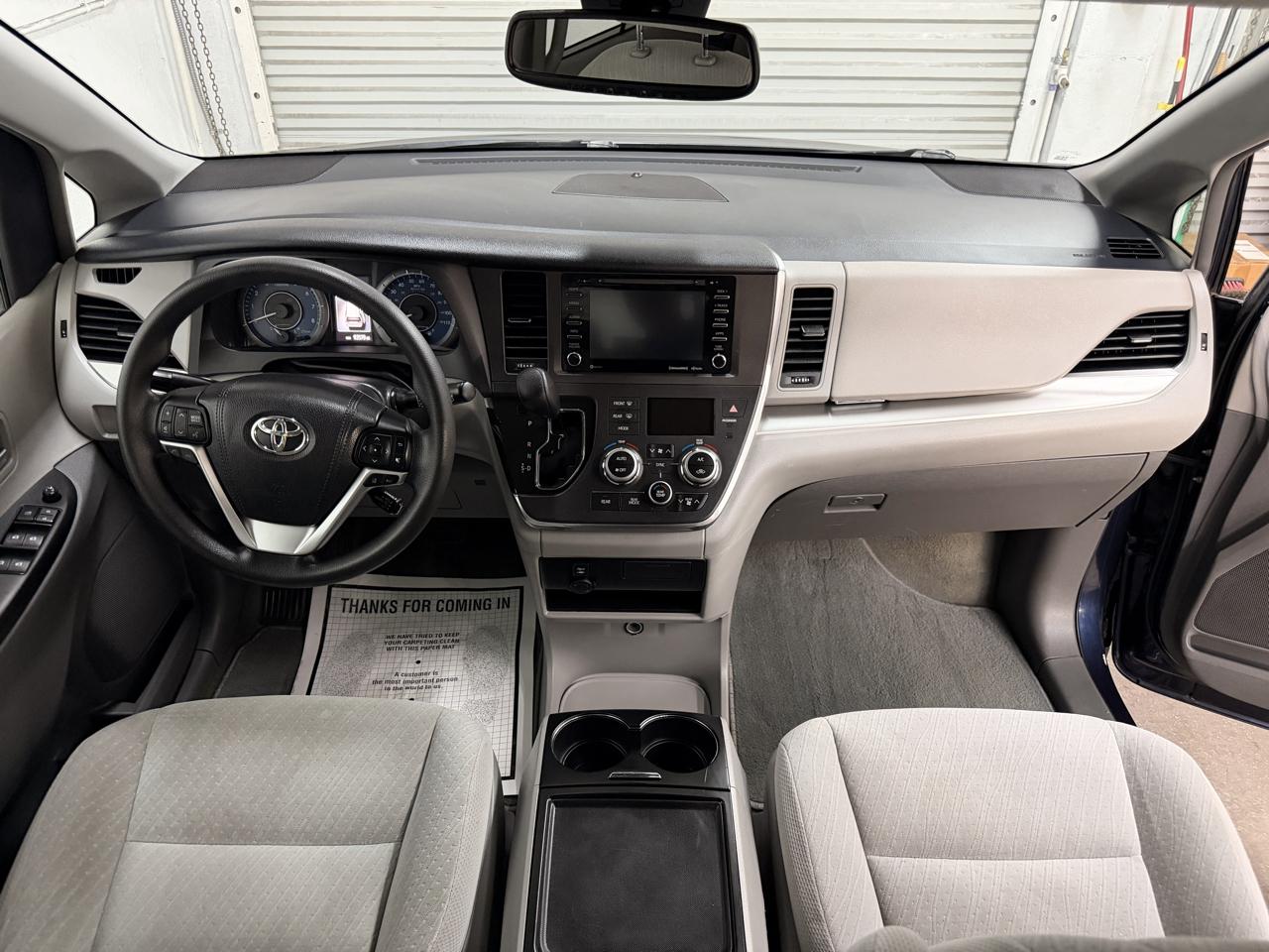Toyota Sienna LE 8-Passenger 2018