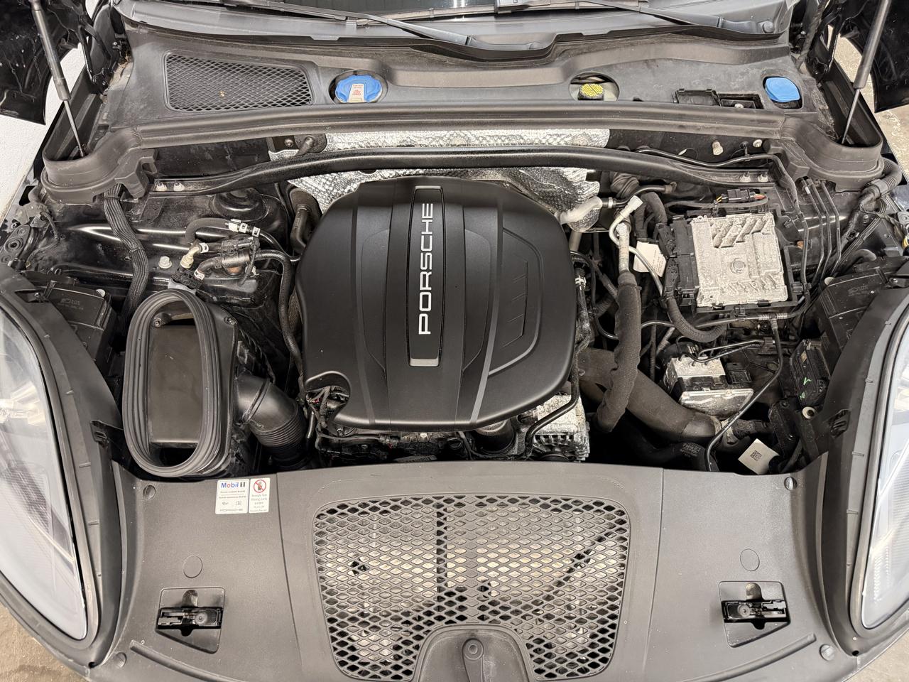 Porsche Macan Base 2021