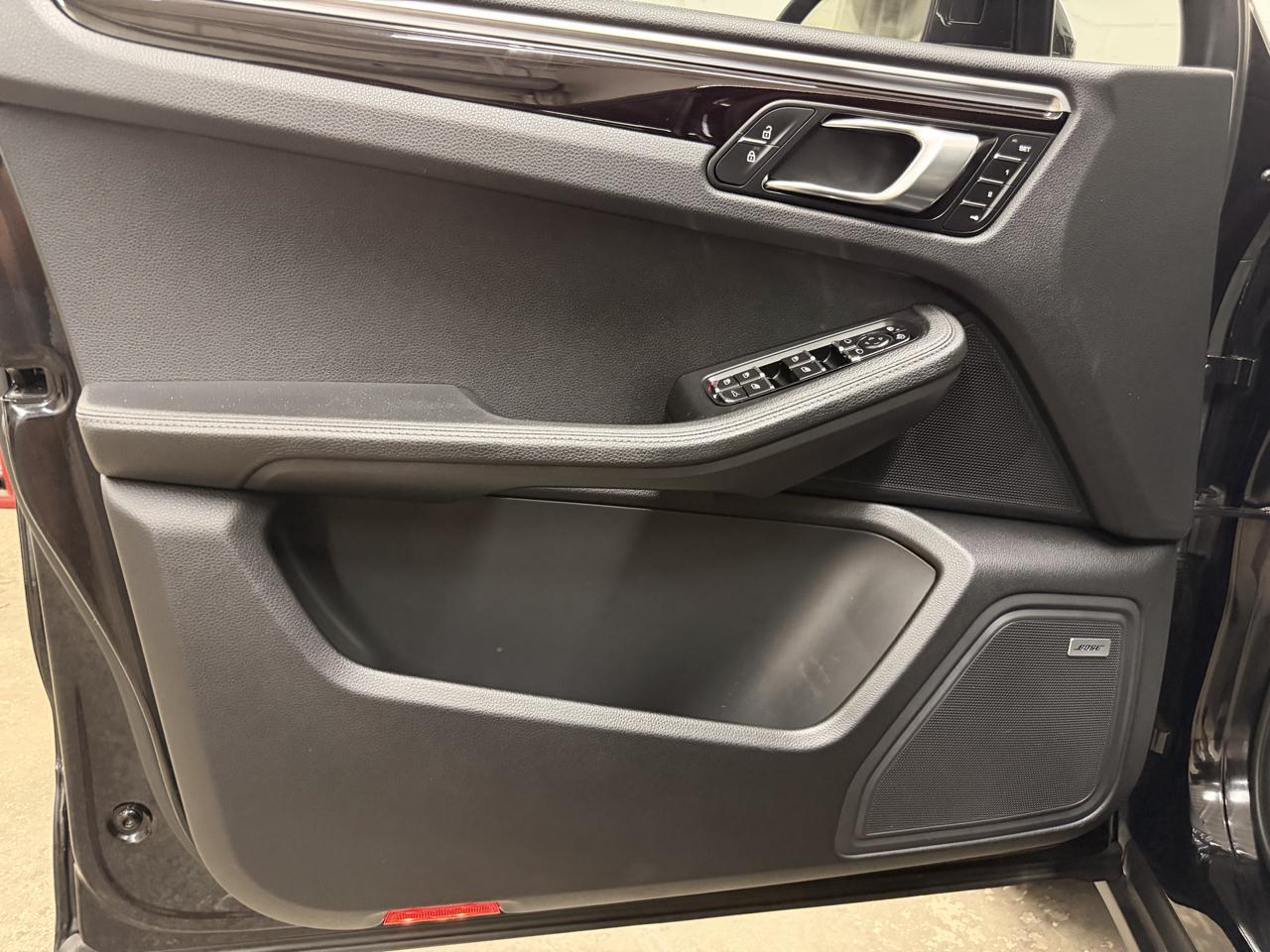 Porsche Macan Base 2021