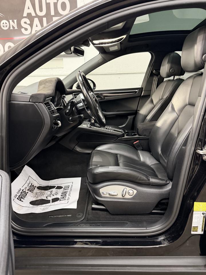 Porsche Macan Base 2021