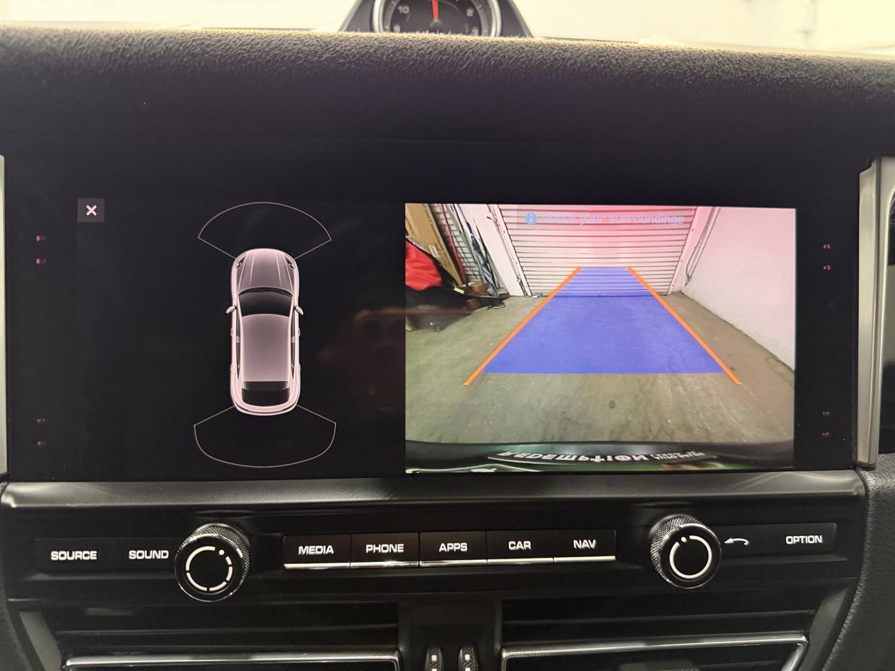 Porsche Macan Base 2021