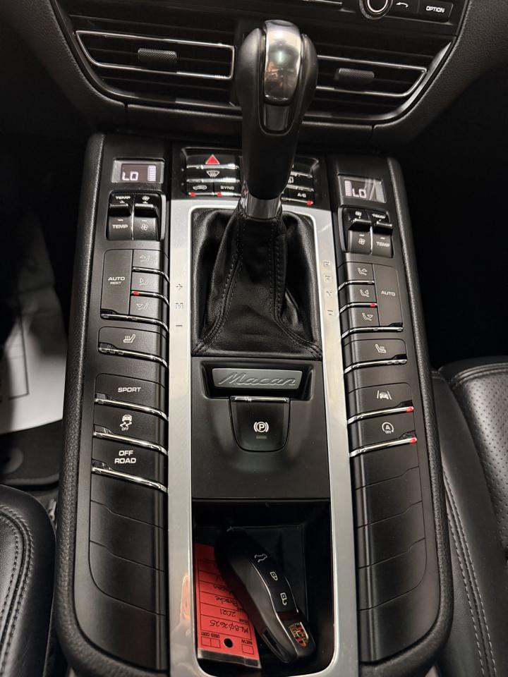 Porsche Macan Base 2021