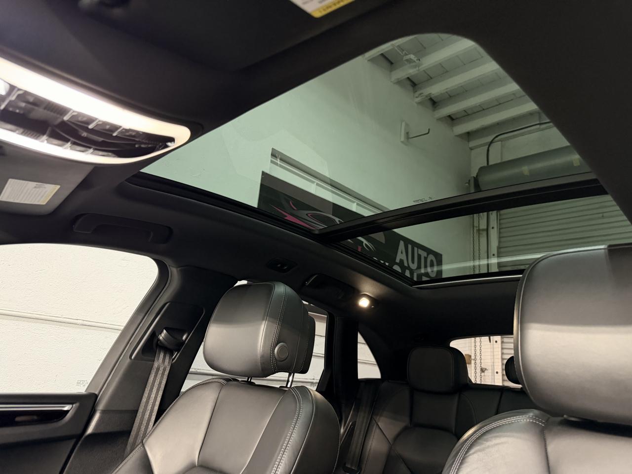 Porsche Macan Base 2021