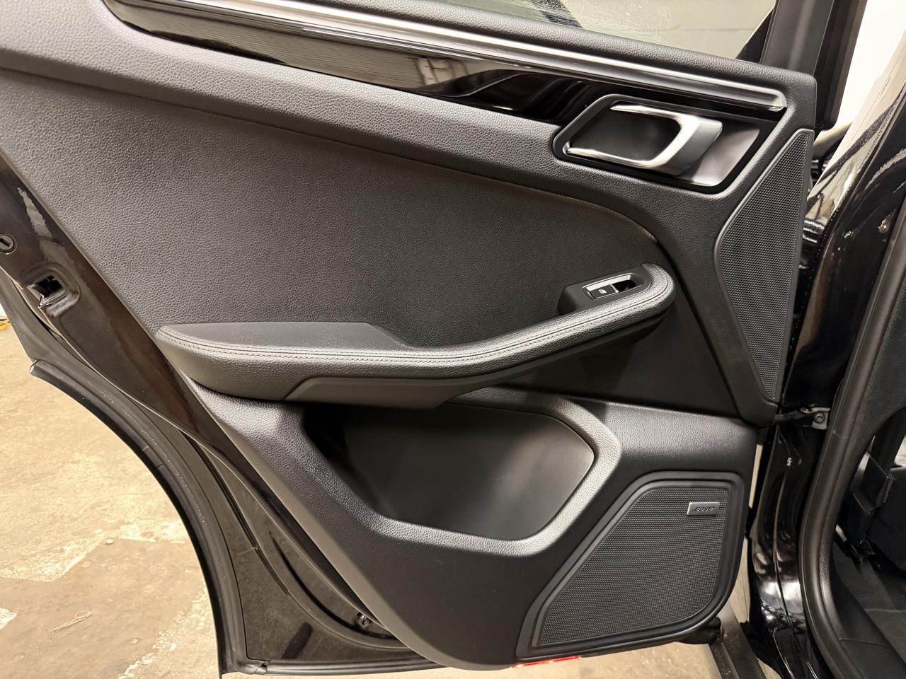 Porsche Macan Base 2021