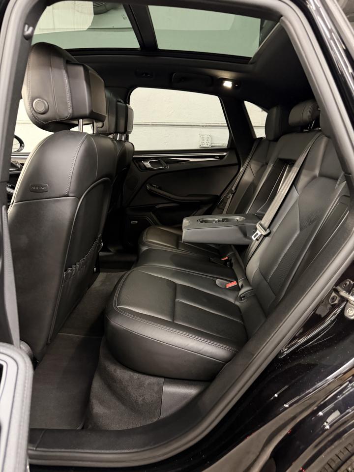 Porsche Macan Base 2021