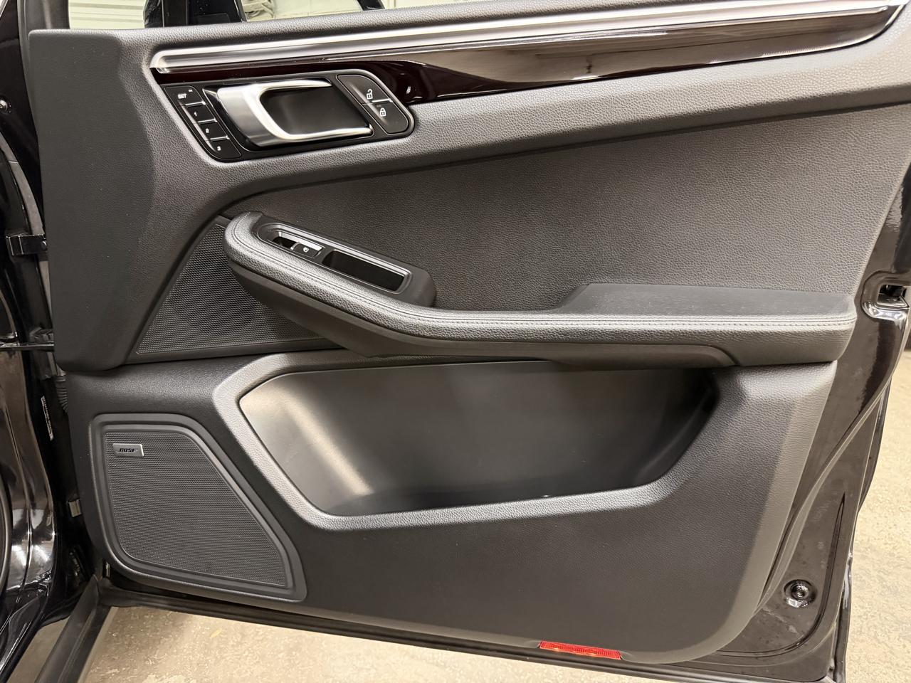 Porsche Macan Base 2021
